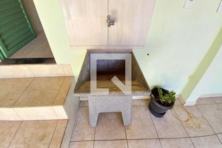 Casa à venda com 142m², 4 quartos e 3 vagas Casa à venda com 142m², 4 quartos e 3 vagasÁrea de Serviço