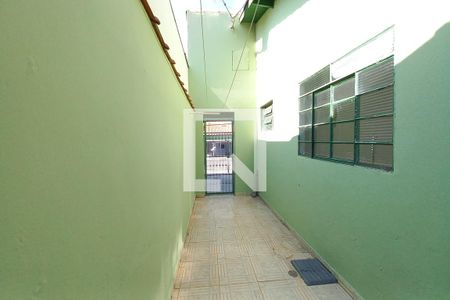 Casa à venda com 142m², 4 quartos e 3 vagas Casa à venda com 142m², 4 quartos e 3 vagasCorredor lateral