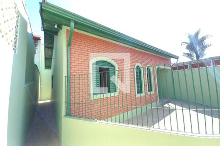 Casa à venda com 142m², 4 quartos e 3 vagas Casa à venda com 142m², 4 quartos e 3 vagasFachada