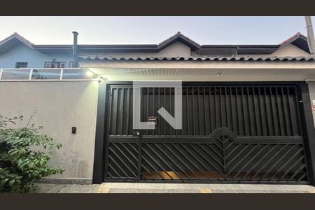 Casa à venda com 110m², 2 quartos e 2 vagas Casa à venda com 110m², 2 quartos e 2 vagasFachada