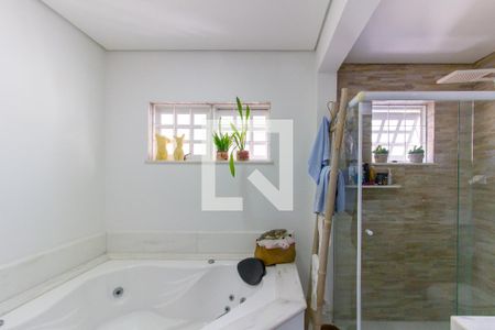 Casa à venda com 200m², 3 quartos e 2 vagasBanheiro da Suíte
