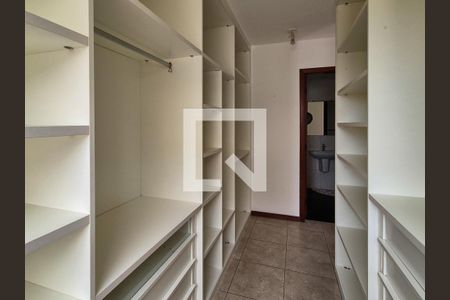 Apartamento à venda com 250m², 3 quartos e 3 vagas Apartamento à venda com 250m², 3 quartos e 3 vagasCloset Quarto