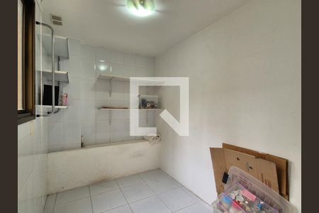 Apartamento à venda com 250m², 3 quartos e 3 vagas Apartamento à venda com 250m², 3 quartos e 3 vagasQuarto de serviço