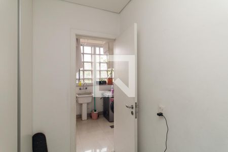 Apartamento à venda com 300m², 4 quartos e 3 vagas Apartamento à venda com 300m², 4 quartos e 3 vagasQuarto de Serviço