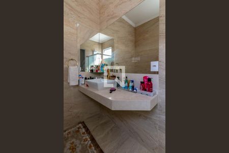 Casa à venda com 220m², 3 quartos e sem vagaSuíte