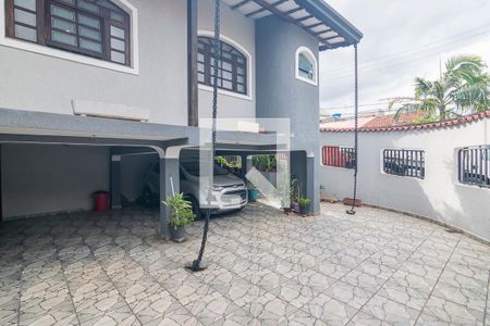 Casa à venda com 219m², 3 quartos e 4 vagas Casa à venda com 219m², 3 quartos e 4 vagasGaragem