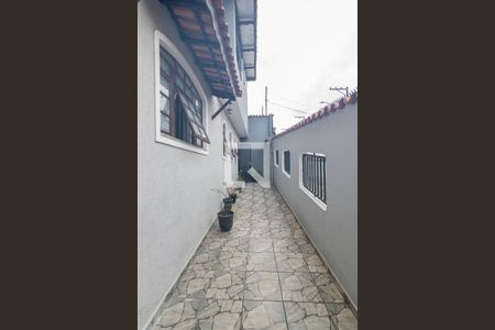 Casa à venda com 219m², 3 quartos e 4 vagas Casa à venda com 219m², 3 quartos e 4 vagasCorredor