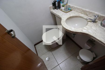 Casa de condomínio à venda com 200m², 3 quartos e 1 vagaLavabo