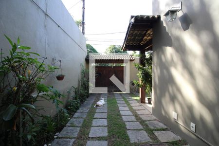 Casa de condomínio à venda com 200m², 3 quartos e 1 vagaEntrada