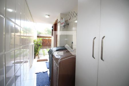 Casa de condomínio à venda com 200m², 3 quartos e 1 vagaÁrea de Serviço