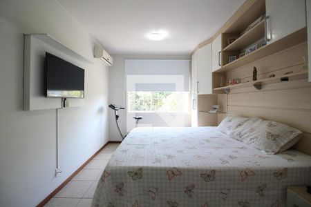 Casa de condomínio à venda com 200m², 3 quartos e 1 vagaSuíte