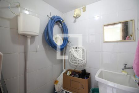 Casa de condomínio à venda com 200m², 3 quartos e 1 vagaBanheiro de Serviço