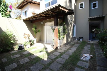 Casa de condomínio à venda com 200m², 3 quartos e 1 vagaEntrada