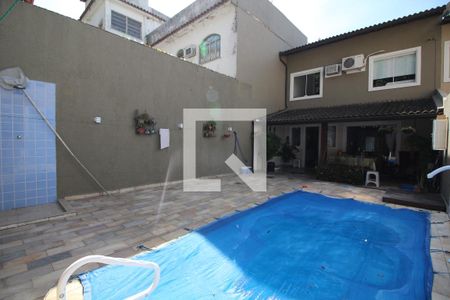 Casa de condomínio à venda com 200m², 3 quartos e 1 vagaPiscina