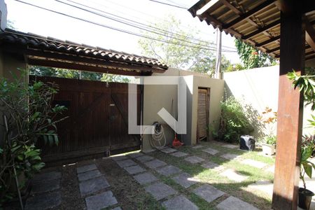 Casa de condomínio à venda com 200m², 3 quartos e 1 vagaEntrada