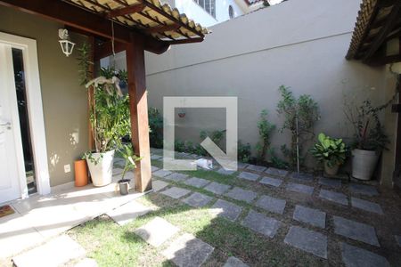 Casa de condomínio à venda com 200m², 3 quartos e 1 vagaEntrada