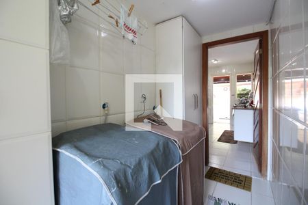 Casa de condomínio à venda com 200m², 3 quartos e 1 vagaÁrea de Serviço