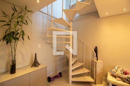 Apartamento à venda com 114m², 2 quartos e 2 vagas Apartamento à venda com 114m², 2 quartos e 2 vagasEscada