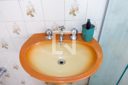 Casa à venda com 263m², 6 quartos e 2 vagas Casa à venda com 263m², 6 quartos e 2 vagasBanheiro 2