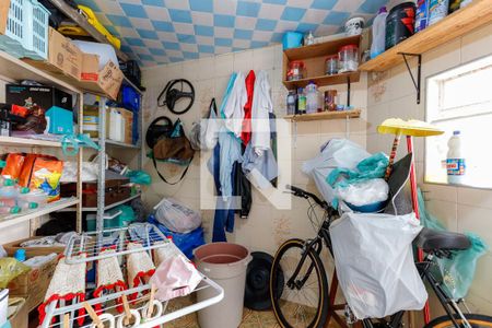 Casa à venda com 263m², 6 quartos e 2 vagas Casa à venda com 263m², 6 quartos e 2 vagasQuarto de Serviço