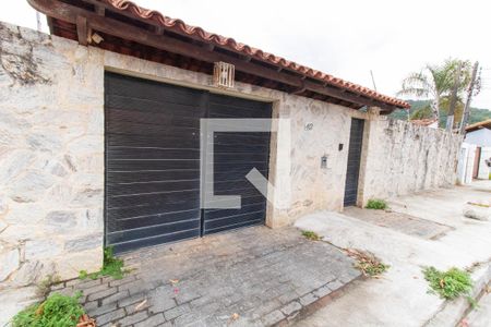 Casa à venda com 477m², 5 quartos e 3 vagasFachada