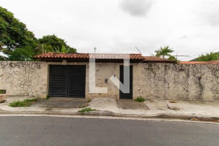 Casa à venda com 477m², 5 quartos e 3 vagasFachada