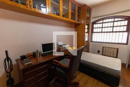 Casa à venda com 477m², 5 quartos e 3 vagasQuarto 2