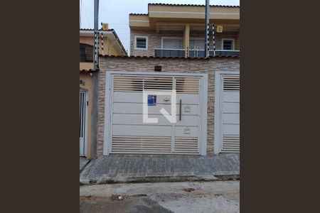 Casa à venda com 120m², 3 quartos e 2 vagas Casa à venda com 120m², 3 quartos e 2 vagasFachada/Placa
