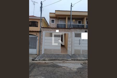 Casa à venda com 120m², 3 quartos e 2 vagas Casa à venda com 120m², 3 quartos e 2 vagasFachada