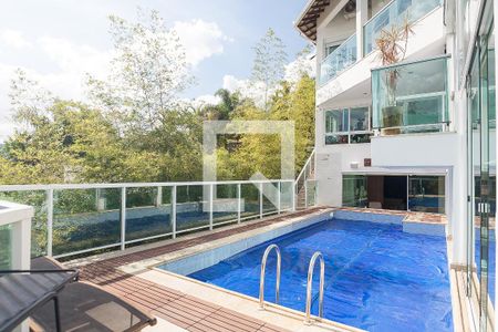 Casa de condomínio à venda com 850m², 4 quartos e 6 vagas Casa de condomínio à venda com 850m², 4 quartos e 6 vagasPiscina