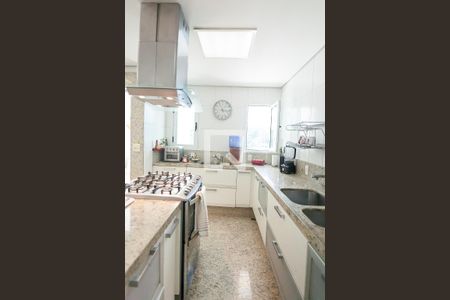 Casa de condomínio à venda com 850m², 4 quartos e 6 vagas Casa de condomínio à venda com 850m², 4 quartos e 6 vagasCozinha