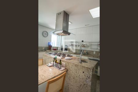 Casa de condomínio à venda com 850m², 4 quartos e 6 vagas Casa de condomínio à venda com 850m², 4 quartos e 6 vagasCozinha