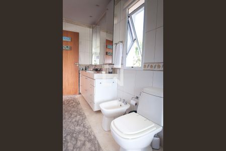 Casa de condomínio à venda com 850m², 4 quartos e 6 vagas Casa de condomínio à venda com 850m², 4 quartos e 6 vagasbanheiro da suíte master