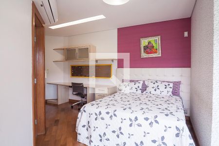 Casa de condomínio à venda com 850m², 4 quartos e 6 vagas Casa de condomínio à venda com 850m², 4 quartos e 6 vagassuíte 2