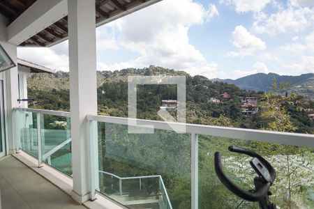 Casa de condomínio à venda com 850m², 4 quartos e 6 vagas Casa de condomínio à venda com 850m², 4 quartos e 6 vagasvaranda da suíte 1 e 2