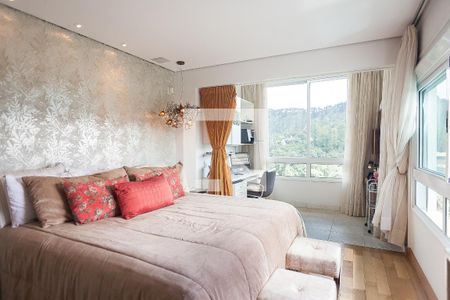 Casa de condomínio à venda com 850m², 4 quartos e 6 vagas Casa de condomínio à venda com 850m², 4 quartos e 6 vagasSuíte master