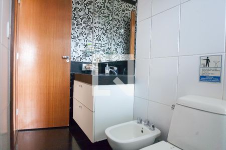 Casa de condomínio à venda com 850m², 4 quartos e 6 vagas Casa de condomínio à venda com 850m², 4 quartos e 6 vagasbanheiro suíte 1