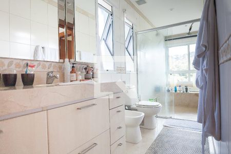 Casa de condomínio à venda com 850m², 4 quartos e 6 vagas Casa de condomínio à venda com 850m², 4 quartos e 6 vagasbanheiro da suíte master