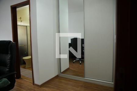 Casa à venda com 222m², 4 quartos e 3 vagasSuíte 2 armário