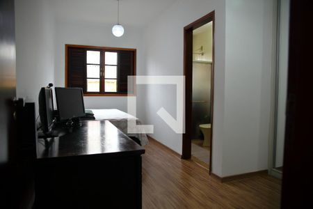 Casa à venda com 222m², 4 quartos e 3 vagasSuíte 2