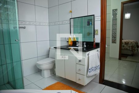 Casa à venda com 222m², 4 quartos e 3 vagasBanheiro da Suíte 4