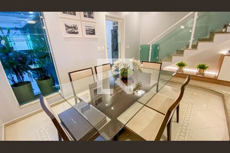 Casa à venda com 178m², 3 quartos e 4 vagas Casa à venda com 178m², 3 quartos e 4 vagasSala - Sala de Jantar