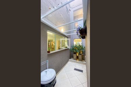 Casa à venda com 178m², 3 quartos e 4 vagas Casa à venda com 178m², 3 quartos e 4 vagasÁrea de Serviço - Quintal