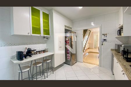 Casa à venda com 178m², 3 quartos e 4 vagas Casa à venda com 178m², 3 quartos e 4 vagasCozinha
