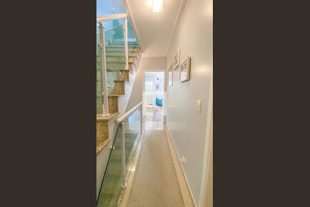 Casa à venda com 178m², 3 quartos e 4 vagas Casa à venda com 178m², 3 quartos e 4 vagasCorredor