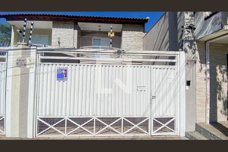 Casa à venda com 178m², 3 quartos e 4 vagas Casa à venda com 178m², 3 quartos e 4 vagasFachada