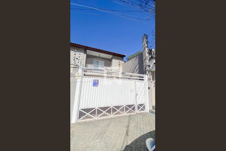 Casa à venda com 178m², 3 quartos e 4 vagas Casa à venda com 178m², 3 quartos e 4 vagasFachada