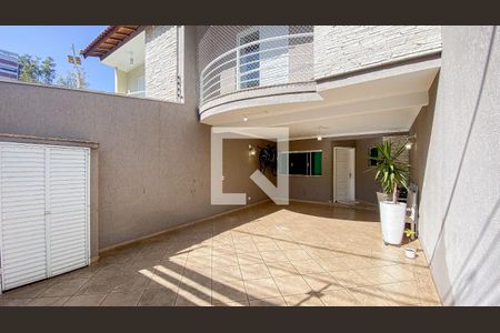 Casa à venda com 178m², 3 quartos e 4 vagas Casa à venda com 178m², 3 quartos e 4 vagasGaragem