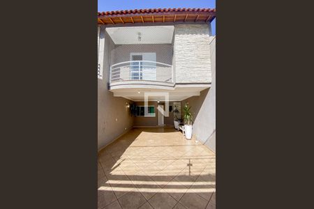 Casa à venda com 178m², 3 quartos e 4 vagas Casa à venda com 178m², 3 quartos e 4 vagasGaragem