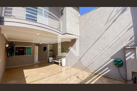 Casa à venda com 178m², 3 quartos e 4 vagas Casa à venda com 178m², 3 quartos e 4 vagasGaragem